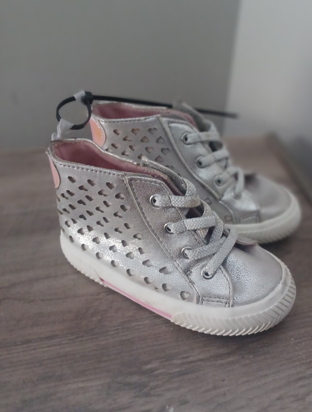 Wonder Nation Silver Heart Sneakers Sz 5